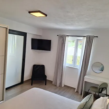 Mimi アパート フヴァル