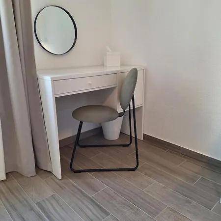 Mimi アパート フヴァル