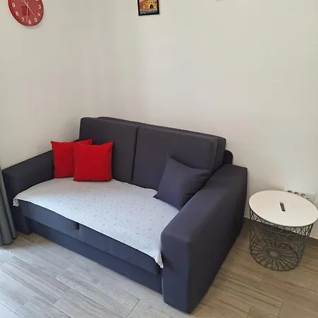 Mimi アパート フヴァル